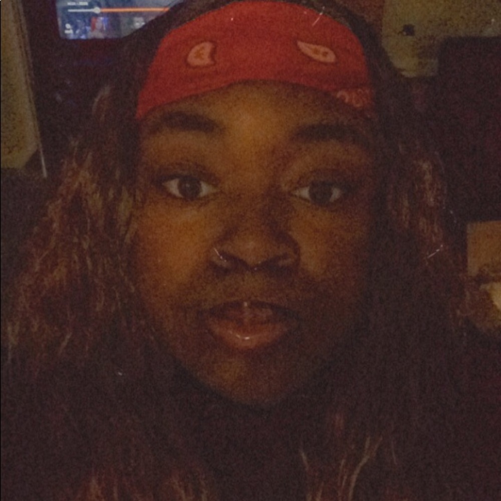 Meet your Posher, Iyonna